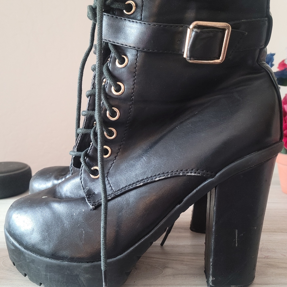 Do Dk zipper booties/lace up